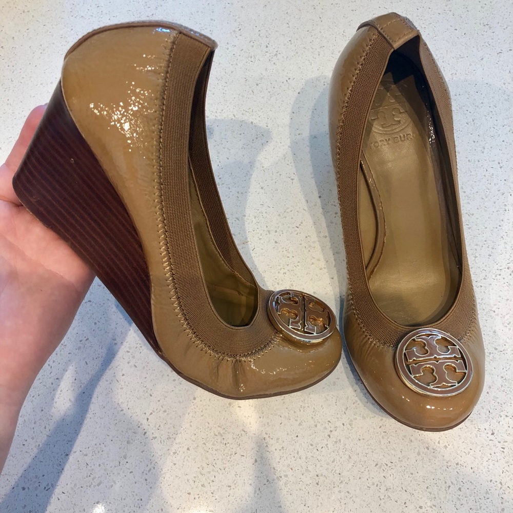 Tory Burch Caroline Logo Wedge Pump 5.5 Heel